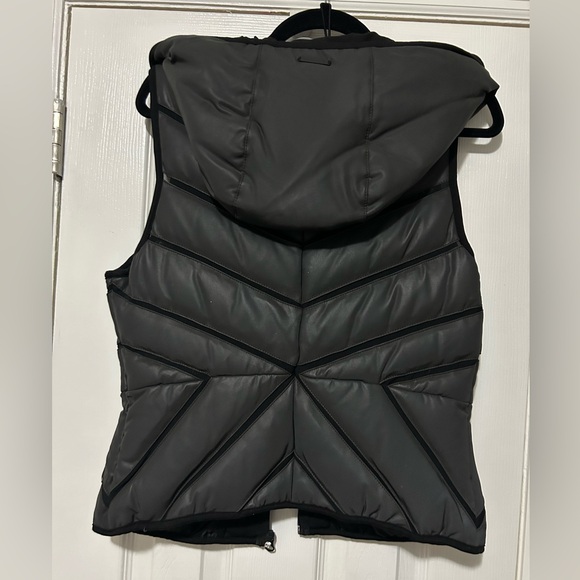 BLANC NOIR MEDIUM GREY WITH BLACK MESH HOODED PUFFER VEST - Picture 5 of 5